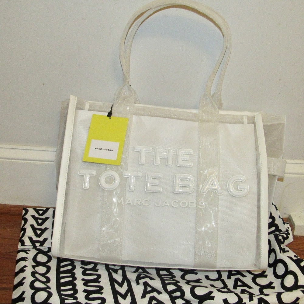 Brand new w tags / dustbag MARC JACOBS $295 THE TOTE BAG Large white mes…
